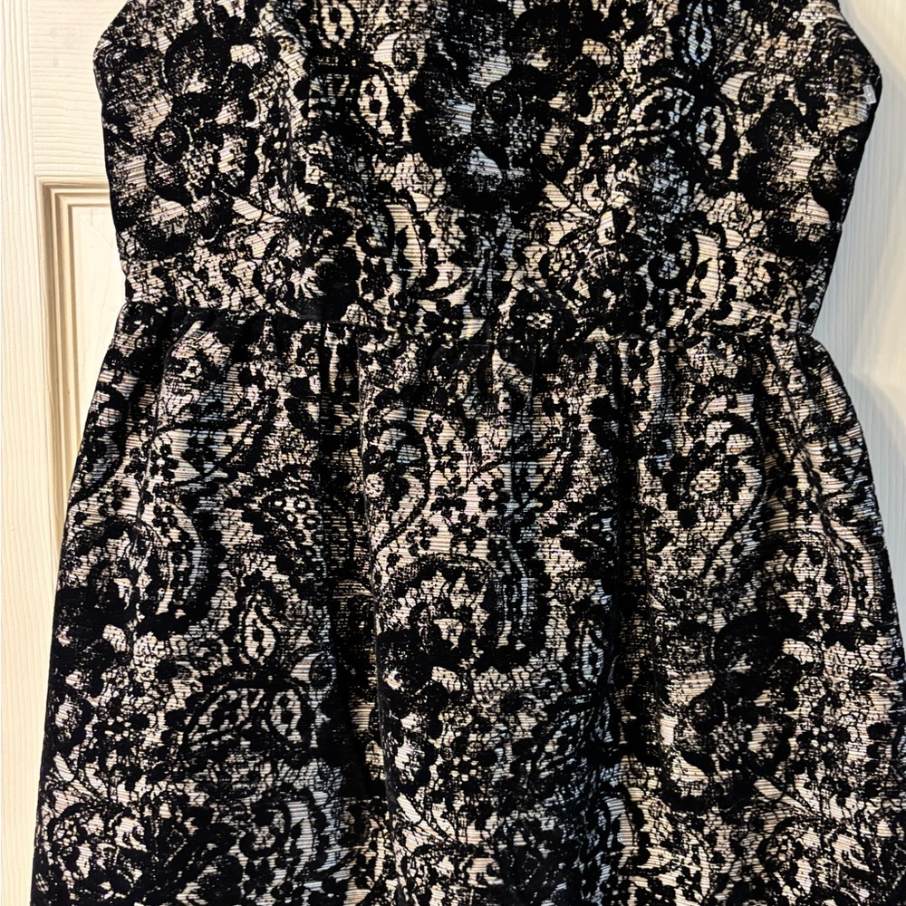 Designer~ Alice + Olivia Black and White Floral Mini Dress- Size:4 ~ - Picture 2 of 5